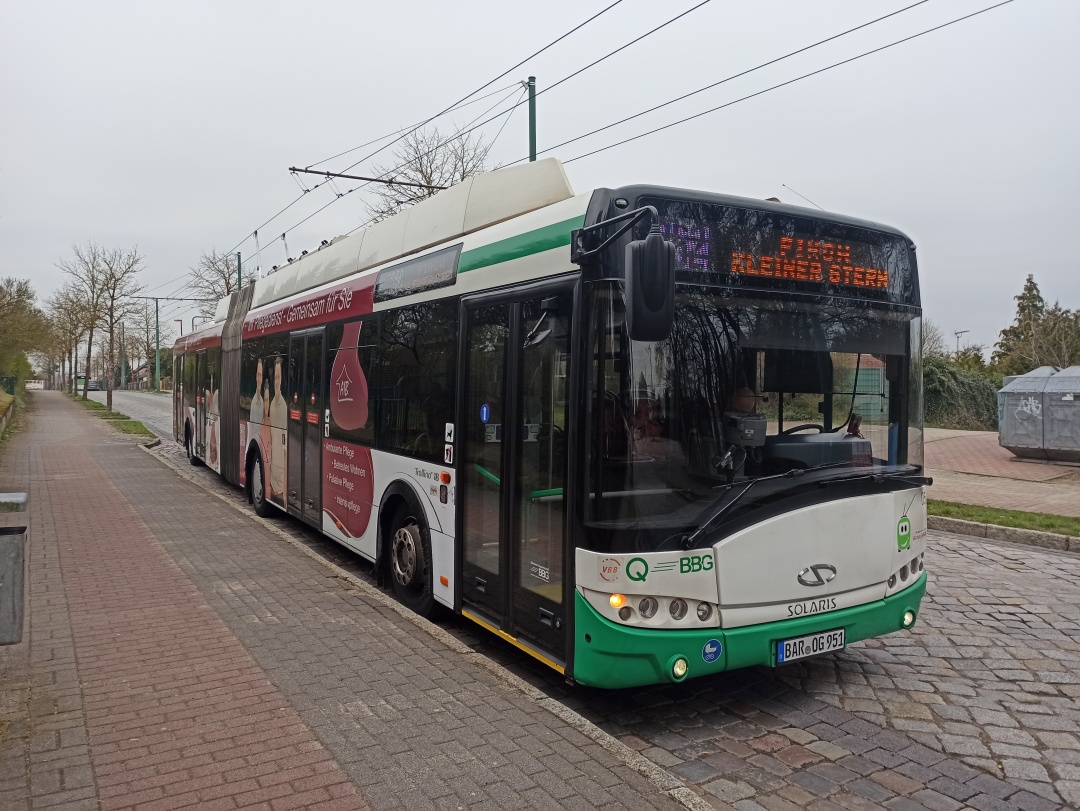 Gelenkobus Nr. 051 vom polnischen Typ Solaris Trollino 18 AC